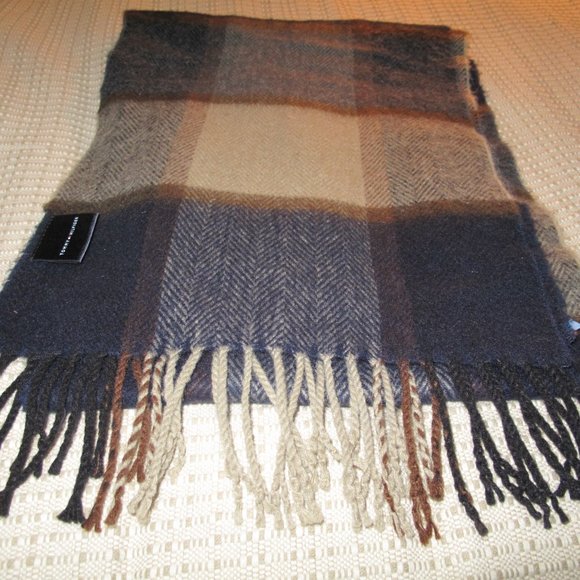 Tommy Hilfiger Winter Scarf - Picture 9 of 12